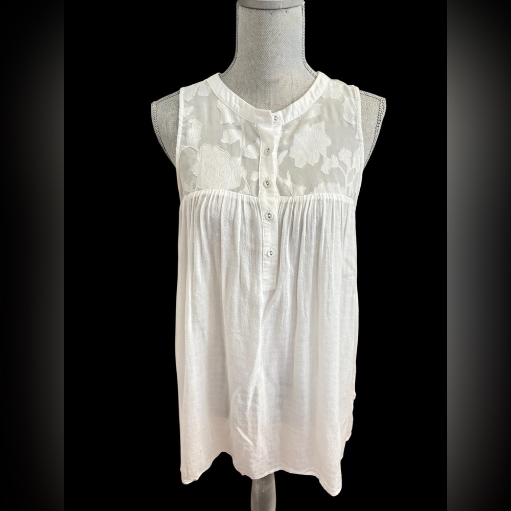 Mystree White Sleeveless Blouse with Floral Lace Detail, Medium